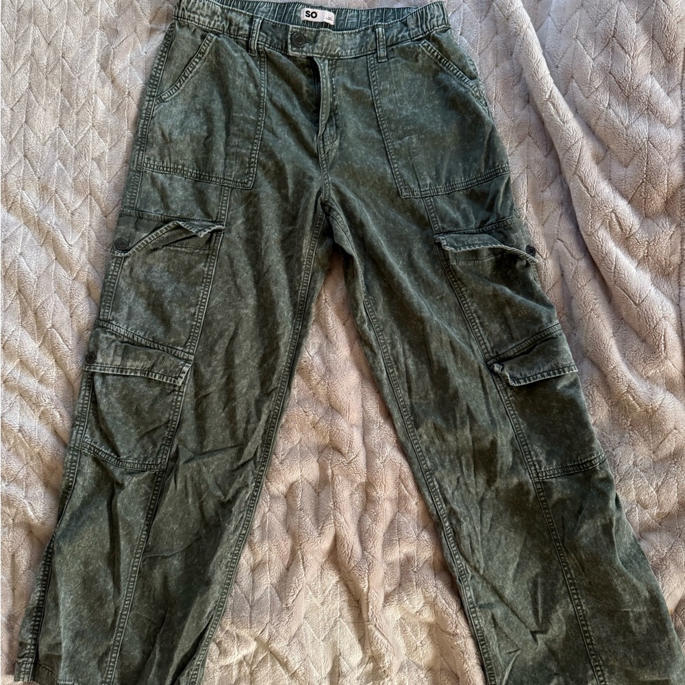 SO Women’s Olive Cargo Pants